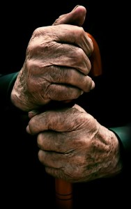 manos-anciano